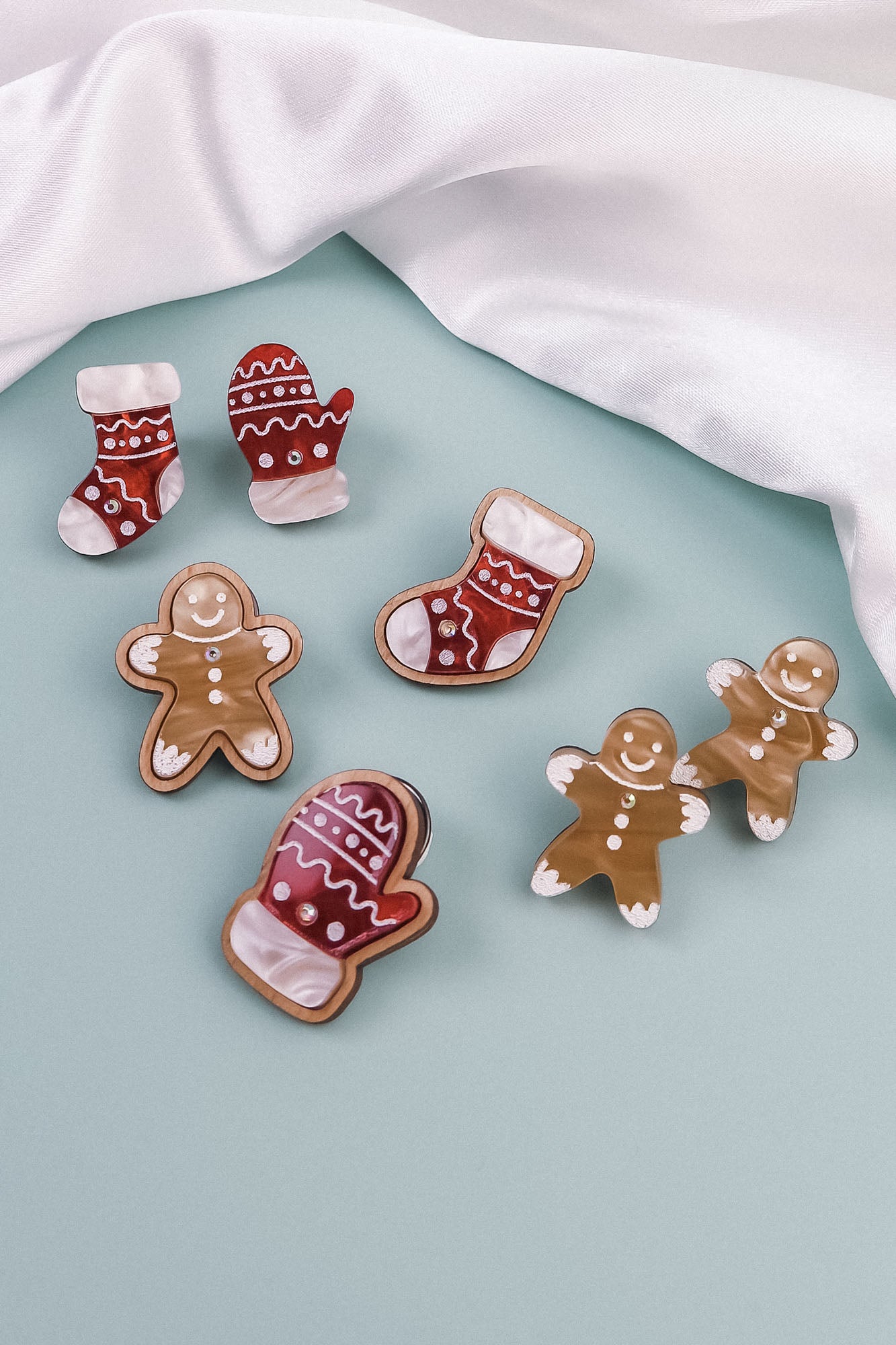 Christmas Mitten Pin - DORUZOVA